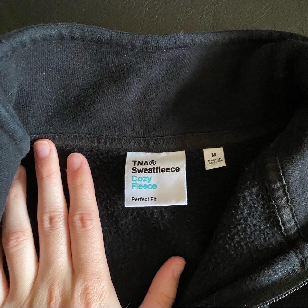 TNA ARITZIA Black Cozy Sweatfleece Perfect Fit Boyfriend Crop 1/2 Zip Sweatshirt - Picture 6 of 7